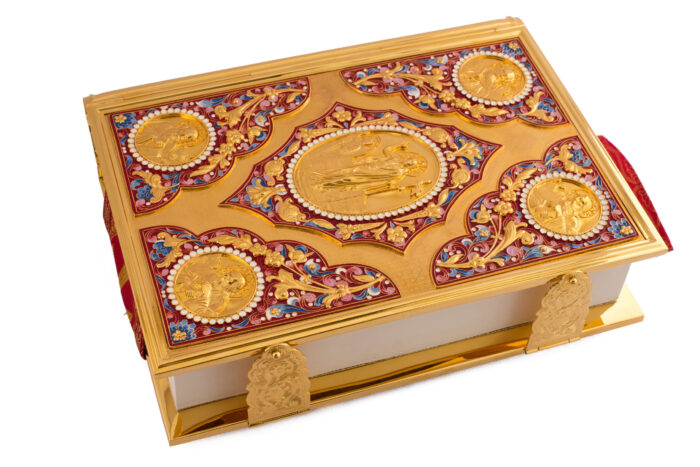 Свето Јеванђеље у окову, позлата - емајл - Слика 3